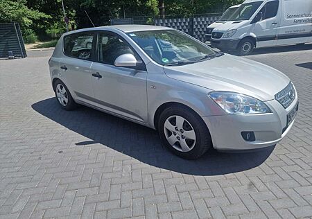 Kia Cee'd Ceed / 1.4 CVVT EX