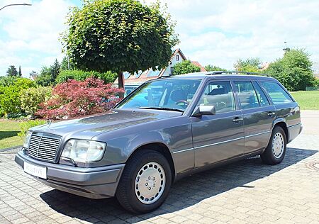 Mercedes-Benz E 300 T 4Matic - 100 % original - Scheckheft gepflegt