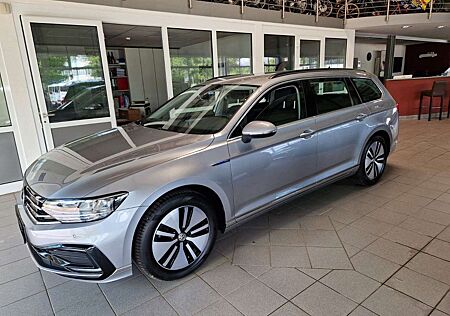 VW Passat Variant Volkswagen GTE DSG 1. HAND 43990 KM NAV LED