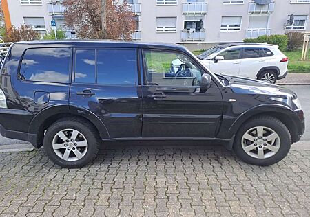 Mitsubishi Pajero 3.2 DI-D Intense