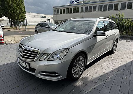 Mercedes-Benz E 200 CGI T BE Kette NEU ILS AHK XENON AVANTG.