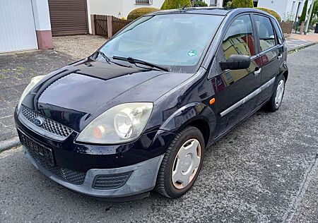 Ford Fiesta 1.3 Scheckheft Tüv 09/26 Klima