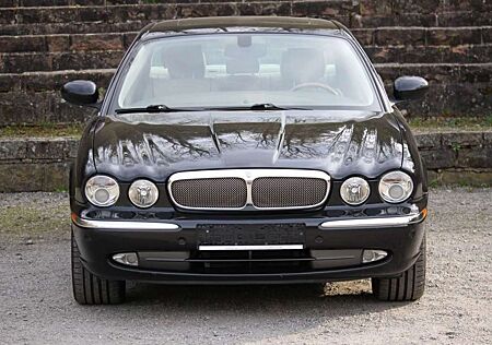 Jaguar XJR Gepflegter XJR mit 1 Jahr Garantie