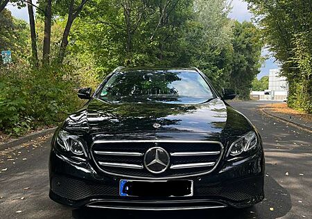 Mercedes-Benz E 220 d T 9G-TRONIC