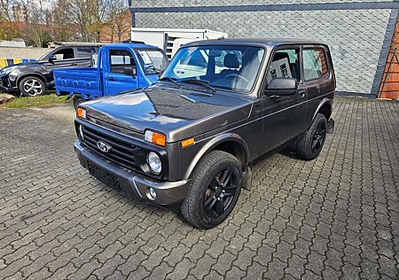 Lada Niva 1.7i 4x4 BLACK EDITION+RADIO+AHK+ALLWETTER+