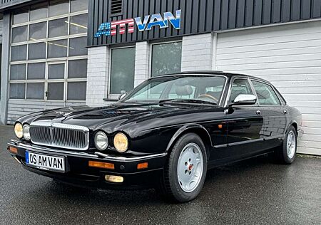Jaguar Daimler X300 Double Six Lang (LWB) fast H Zul.