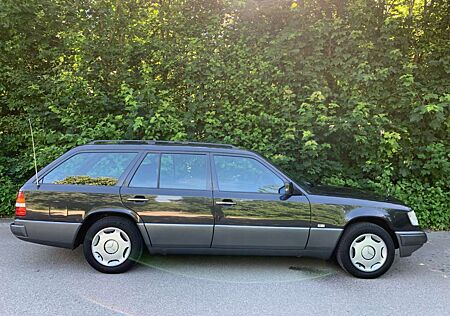 Mercedes-Benz E 200 TE W/S124, Erstlack,Scheckheft, s.gepflegt