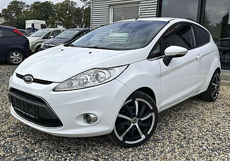 Ford Fiesta Titanium/KLIMAA./USB/BT./TÜVNEU/