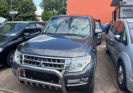 Mitsubishi Pajero 3.2 DI-D Diamant Edition