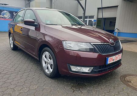 Skoda Rapid /Spaceback Ambition /Tempomat/Alufelgen/ 1 Halter/Scheckheft