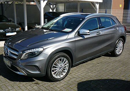 Mercedes-Benz GLA 200 Sehr gepflegt,Automatik,Navigation,Leder,usw.!