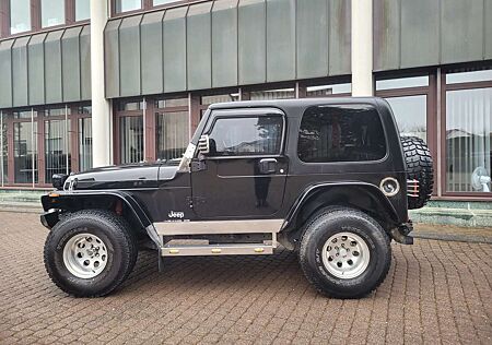 Jeep Wrangler 4.0 Sport HÖHER-BREITER-SUPER OPTIK-AHK-KLIMA