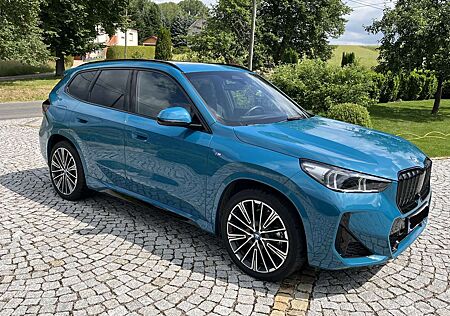 BMW iX1 xDrive30 M Sport 20"/AHK/HarmanKardon/Head-Up/Pano