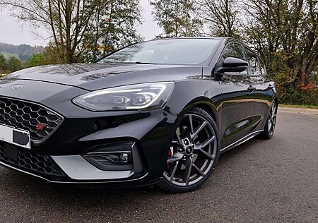 Ford Focus 2.3 EcoBoost S&S ST *mit Performance Paket*