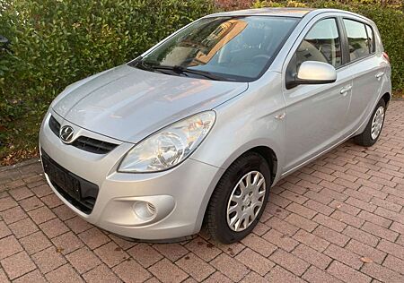 Hyundai i20 Classic. Klima.