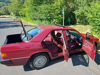 Mercedes-Benz 190 190 E 2.0