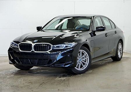 BMW 330e 330 GSD HeadUp ACC eSitze Sound Kam DrivingAs.
