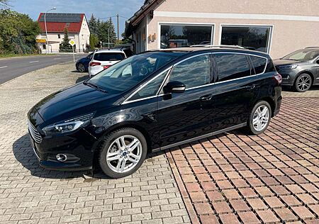 Ford S-Max Titanium in Top Zustand