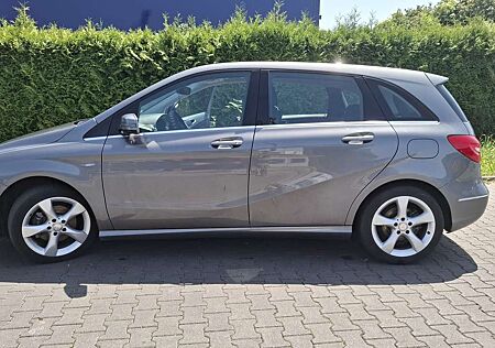Mercedes-Benz B 180 B-Klasse BlueEFFICIENCY EDITION 1