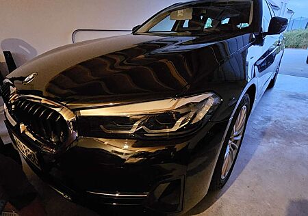 BMW 520 d (G31)*HUD*AHK*DAB*Driving Assistent*