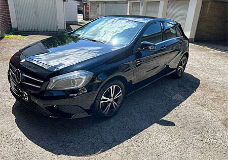 Mercedes-Benz A 200 (BlueEFFICIENCY) 7G-DCT Urban