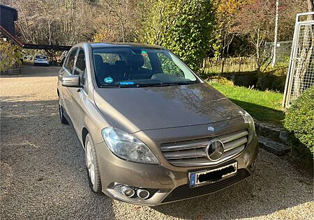 Mercedes-Benz B 180 CDI / d (246.212)