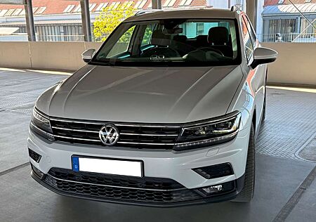 VW Tiguan Volkswagen 2.0 TDI SCR 4Motion Highline | DSG | AHK