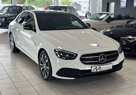 Mercedes-Benz E 300 de /Night-Paket/Panorama/Ampelansicht