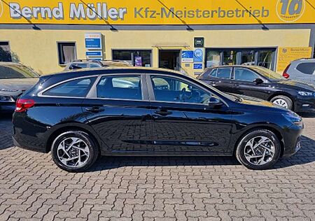 Hyundai i30 Kombi 1,5 COMFORT Alu, Kamera, Navi