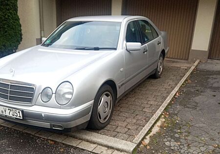 Mercedes-Benz E 200 Classic