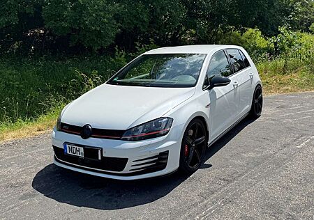 VW Golf GTI Volkswagen Performance BlueMotion Technology DSG