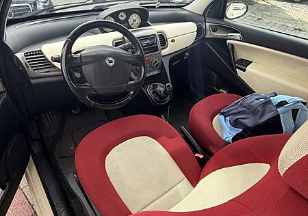 Lancia Ypsilon 1.2 8v Oro