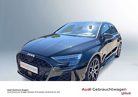 Audi RS3 .