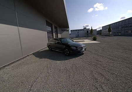 Mercedes-Benz E 220 d T 9G-TRONIC