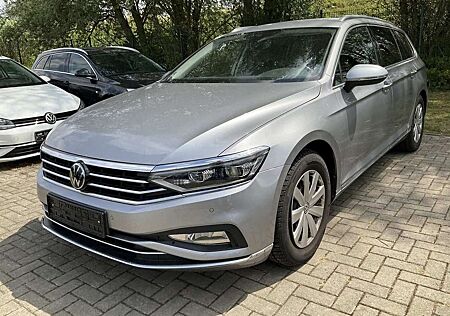 VW Passat Variant Volkswagen Elegance+Navi+AHK+ACC+Winterreif.