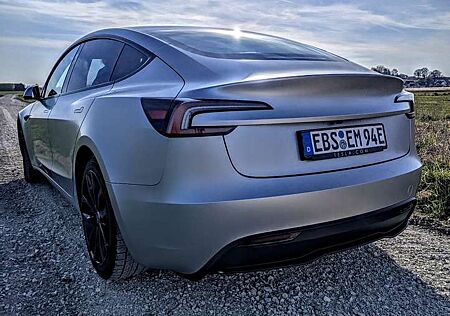 Tesla Model 3 HIGHLAND Dual Motor , Long Range, Folierung