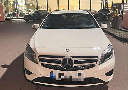 Mercedes-Benz A 180 (BlueEFFICIENCY) Urban