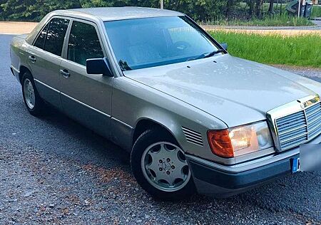Mercedes-Benz E 300 300 D Turbo