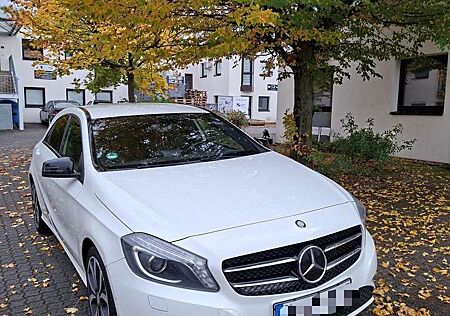 Mercedes-Benz A 180 (BlueEFFICIENCY) Urban