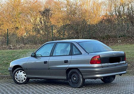 Opel Astra 16V CDX guter Zustand Tüv Neue
