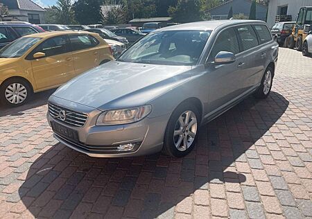 Volvo V70 D3 Kombi Momentum NAVI, PDC, Leder