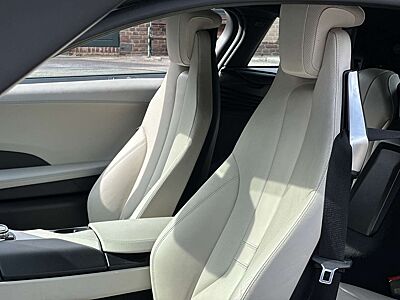 BMW i8 Coupe Pure Impulse *HEAD-UP*20 W-SPEICHEN*KAMERA*