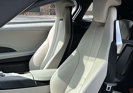 BMW i8 Coupe Pure Impulse *HEAD-UP*20 W-SPEICHEN*KAMERA*
