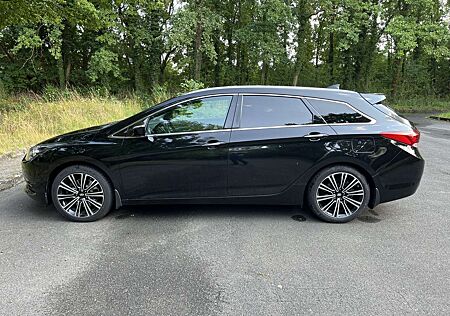 Hyundai i40 Kombi blue 1.6 CRDi Space