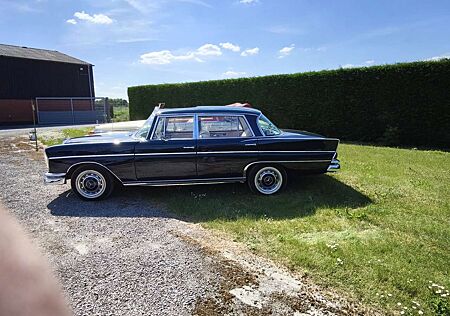 Mercedes-Benz 300 SE lang Königsflosse