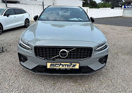 Volvo V60 B4 Plus Dark Panorama BLIS 19" 360Kam Harman