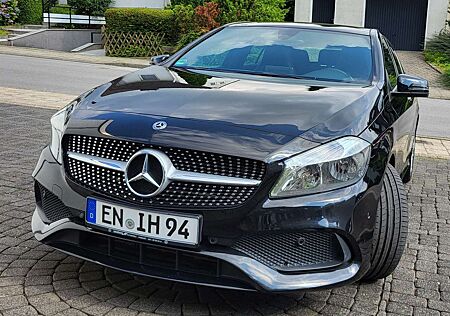 Mercedes-Benz A 180 A-Klasse AMG Line mit Panoramadach