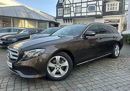 Mercedes-Benz E 200 T Avantgarde Navi/LED/R-Kamera/T-Leder