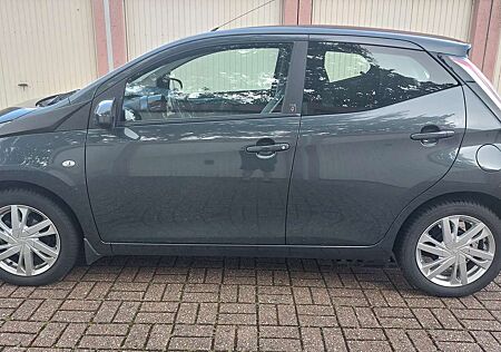 Toyota Aygo 5-Türer x-play Team Deutschland