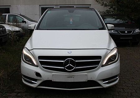 Mercedes-Benz B 200 CDI*NAVI*XENON+PANO*LEDER*NEUES MODELL!